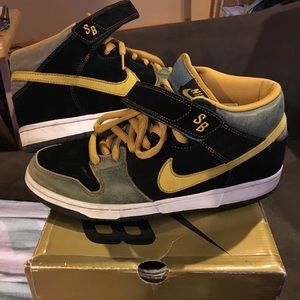 Nike Dunk Mid Premium SB Size 9